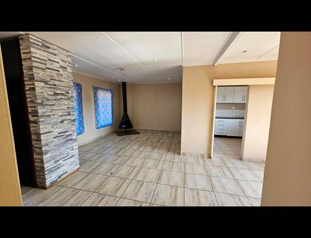 3 BEDROOM HOUSE FOR SALE IN BISLEY